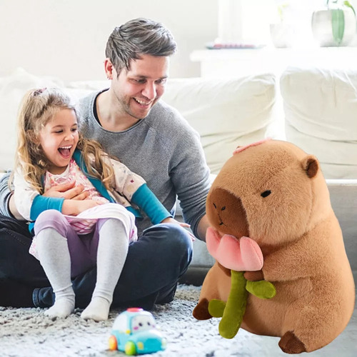 Muñeca De Peluche Con Flor De Carpincho De 30 Cm Con
