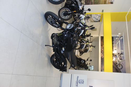 Imagen 13 de 19 de Husqvarna Svartpilen 200 0km 2023