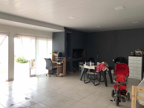 Casa 2 Hab, Garaje Doble Y Amplio Patio Con Pileta