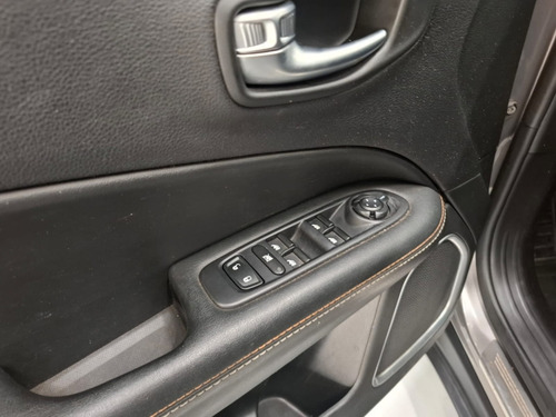 Jeep Compass 2.0 16V FLEX LONGITUDE AUTOMÁTICO