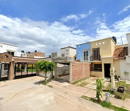 Casa De Oportunidad Con Precio De Remate En Cto, Colinas Del Carmen, Col. El Carmen, León Guanajuato. Arf