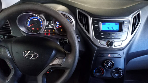Imagem 4 de 8 de Hyundai Hb20s Comfort Plus 1.0 Preto 2015