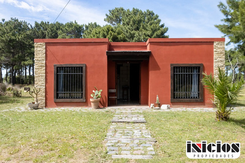 Casa Sola En Lote: Echeverría Esq. El Ancla - Nueva Atlantis - C430