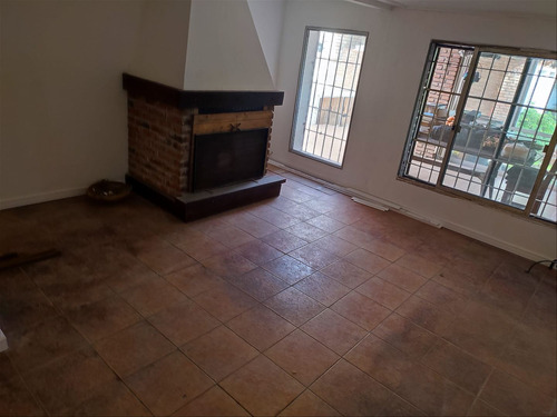 Buena Residencia Sobre Av. Asfaltada 3 Dormitorios+servicio