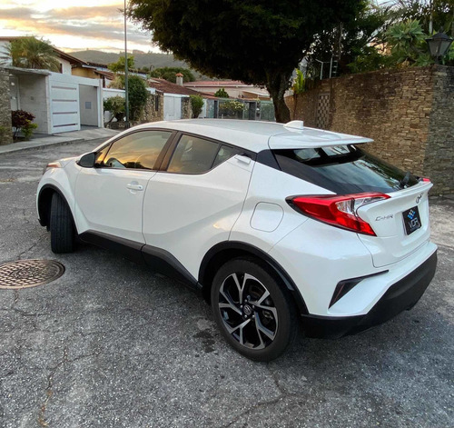 Imagen 6 de 12 de Toyota Ch-r / Chr