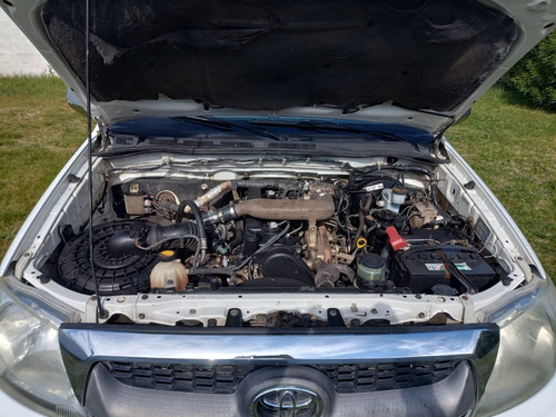 Imagen 10 de 13 de Toyota Hilux Dx 2.5td 4x2 2011