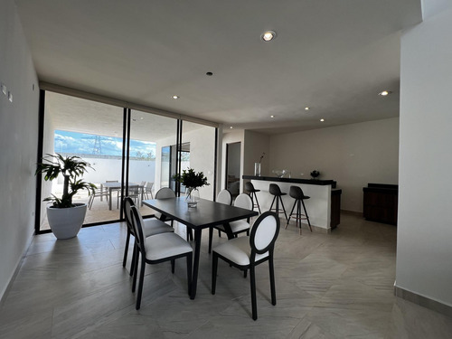 Casa En Venta Merida, Temozon Norte, 3 Hab, Cochera Y Piscina, Entrega Inmediata.