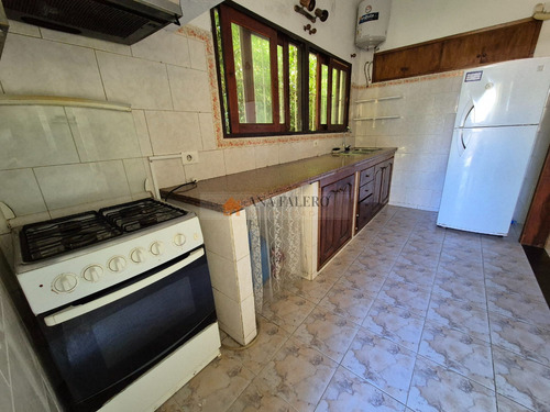 Chalet Colonial En Venta Centro De Atlántida