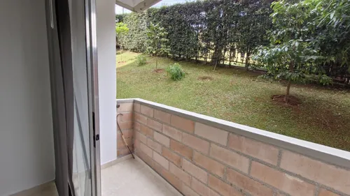 Vendo Apartamento En La Parte Baja De La Loma De Los Bernal, Piso Bajo