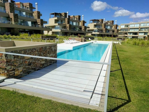 Venta Departamento 3 Ambientes C/cochera, En Las Piedras, Barrio Castaños