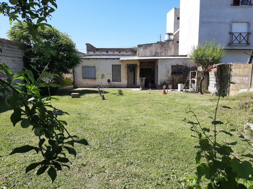 Casa 5 Ambientes Un Baño, Lavadero Y Patio