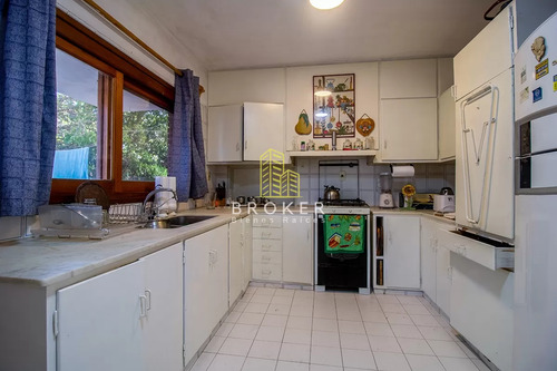 Venta De Casa 4 Dormitorio Con Piscina Climatizada Playa Mansa. . Punta Del Este, Uruguay.