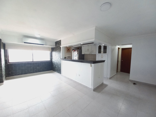 Apartamento En Alquiler En El Parral, Res. Normandia (al)