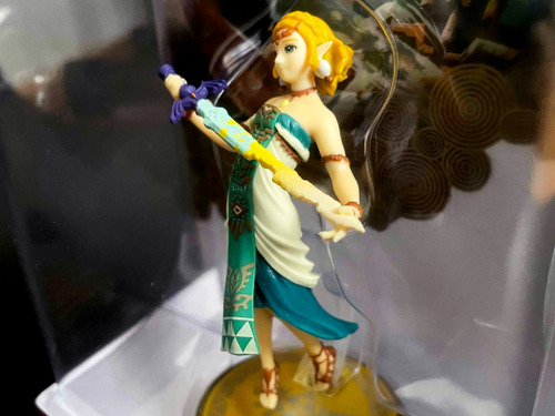 Princess Zelda Tears Of The Kingdom Amiibo (Usado)