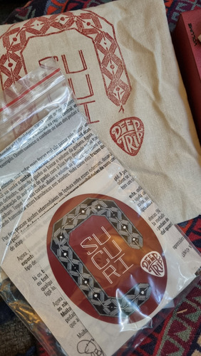 Deep Trip - Sucuri Fuzz Vermelho