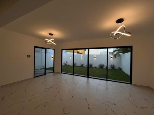 Lomas Residencial Casa Nueva 3 Recámaras Cada Una Con Baño, Jardín Y Terraza, Lista Para Estrenar.