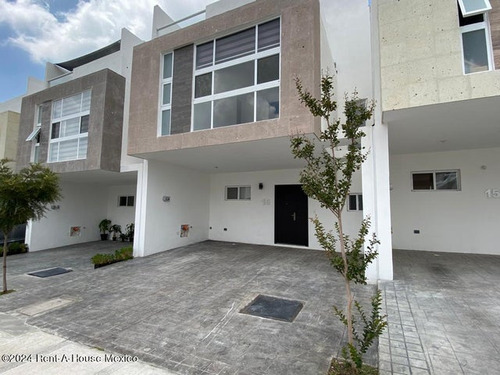 Casa En Renta Amueblada En El Refugio De 3 Recamaras, Querétaro