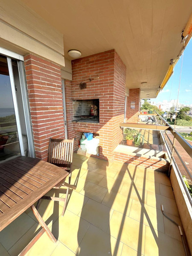Apartamento 2 Dormitorios Primera Línea Con Vista Al Mar Punta Del Este