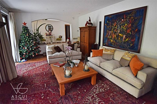 Casa En Venta De 6 Dorm. En Vitacura