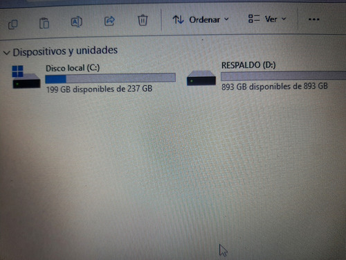 Laptop Hp 15dw3500la Core-i3-1115g4+8gbddr4+256gbnvme+1tbssd Rojo (Usado)