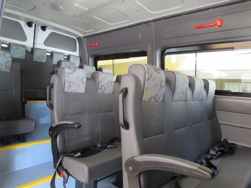 Renault Master Versão Escolar Com Patamar Elevado