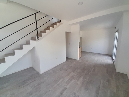 Duplex En Venta En Castelar Sur