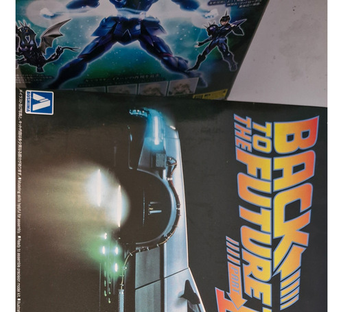 Aoshima Model Kit Volver Al Futuro 2 Delorean