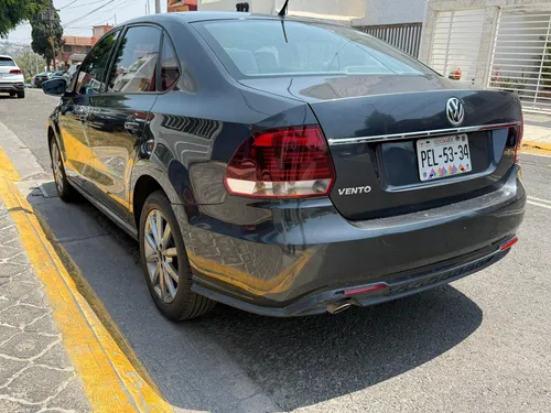 Volkswagen Vento 1.6 Highline At