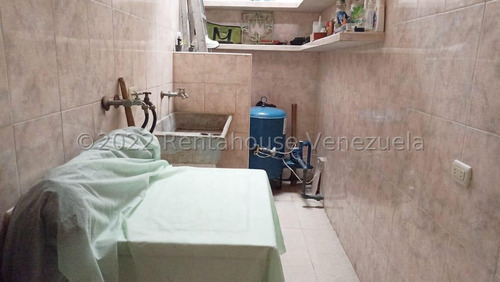 Linda Y Conservada Casa En Urbanismo Privado La Piedad Norte Cabudare Gabriela C