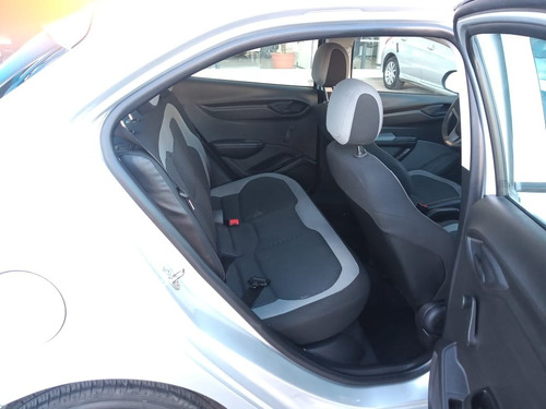 Imagen 12 de 15 de Chevrolet Onix 1.4 Lt