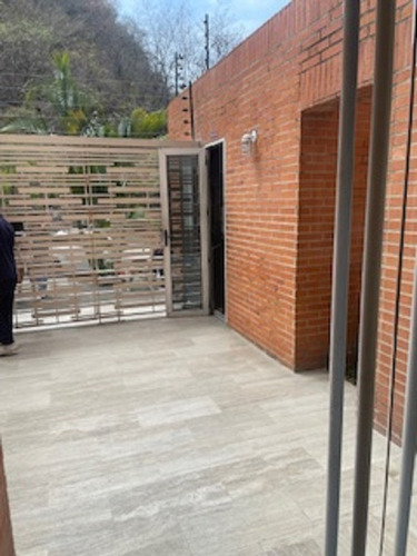Alquilo Apartamento Las Chimeneas, Sin Amoblar 70m2 2/2/1 Balcon, 100% Luz, Pozo