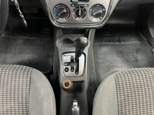 Fiat Punto 1.8 ESSENCE 16V FLEX 4P AUTOMATIZADO