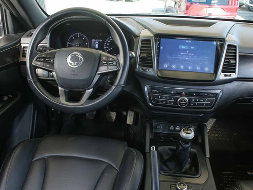 SsangYong Musso GLX 2.2 TD 6MT 4WD