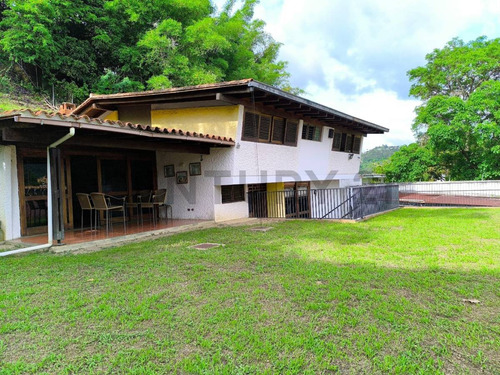 Acogedora Casa En Lomas De La Trinidad