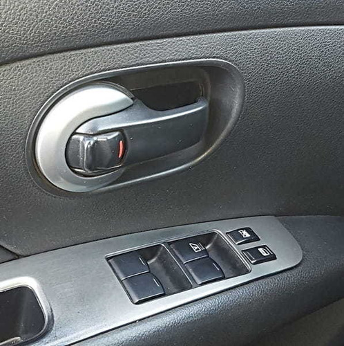 Imagem 9 de 13 de Nissan Livina 16s