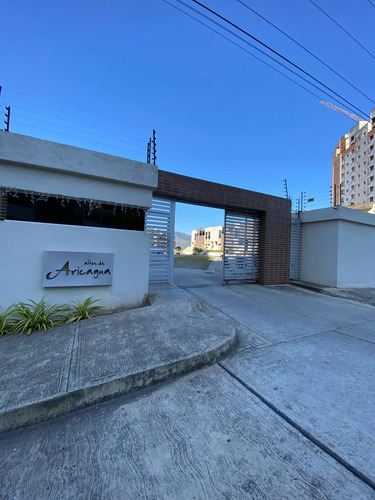Annic Coronado Vende Townhouse Con Planta 100% Obra Gris En Villas De Aricagua, Urbanización Mañongo 269909