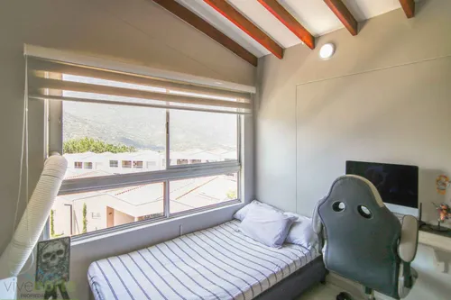 Casa En Venta En Llano Azul. Cod V12978
