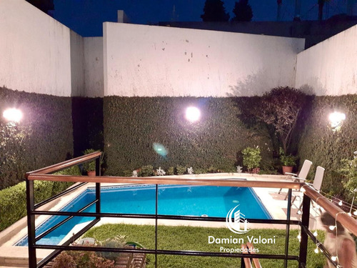 Impecable Casa 6 Amb , Parque, Piscina, Parrilla, Playroom