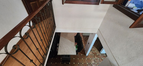 Casa De 3 Pisos Con Baño En Planta Baja Y Espacios Generosos En Villa Santin