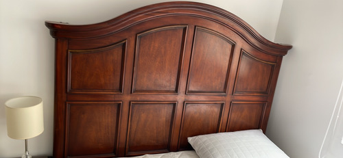 Juego De Dormitorio De Madera Importado En Excelentes Estado (Usado)