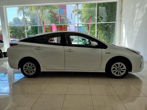 Imagen 3 de 13 de Toyota Prius 2017 Base Hybrid
