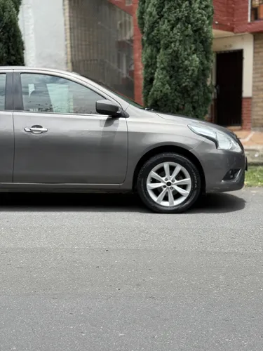 Nissan Versa 1.6 Advance