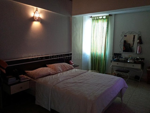 Imagen 13 de 30 de Townhouse En Venta Amplio Comodo Con Patio Interno Ubicado En Zona De Gran Revalorización Y Espacios Para El Esparcimiento Familiar Tazajal Naguanagua