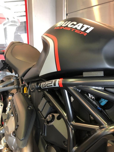 Monster 821 Dark Stealth No Z900
