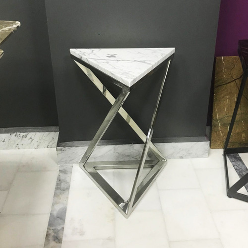Mesa Lateral Triangular Silver - Mármol Con Acero Inoxidable