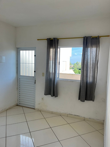 Aluga Casa Em Vilagio Com 4 Cômodos E Garagem Em Botujuru - Mogi Das Cruzes