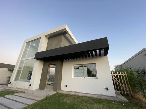 Venta De Casa A Estrenar En Pilar De Este