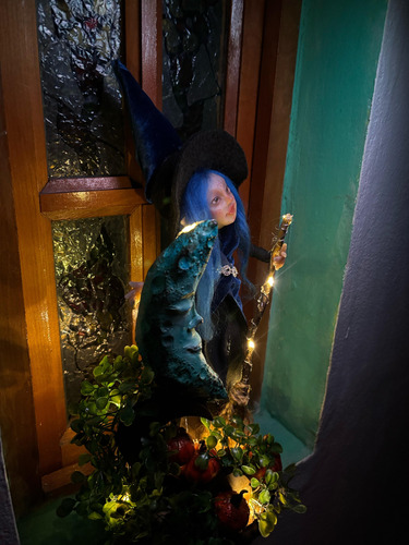 Bruja Bella Azul Con Luces Y Base Unica - Cosas De Duendes Bruja