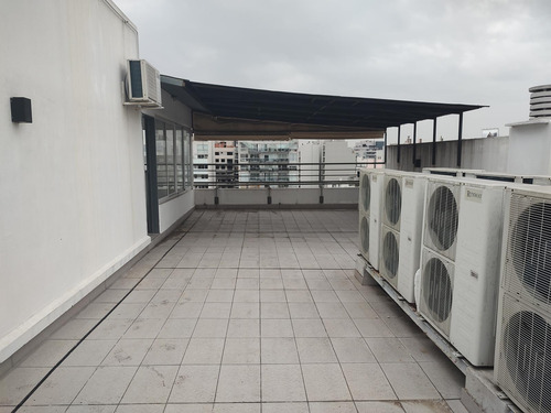 Edificio De Oficinas En Alquiler