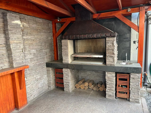 Casa Tradicional Recién Restaurada Para Uso De Oficina